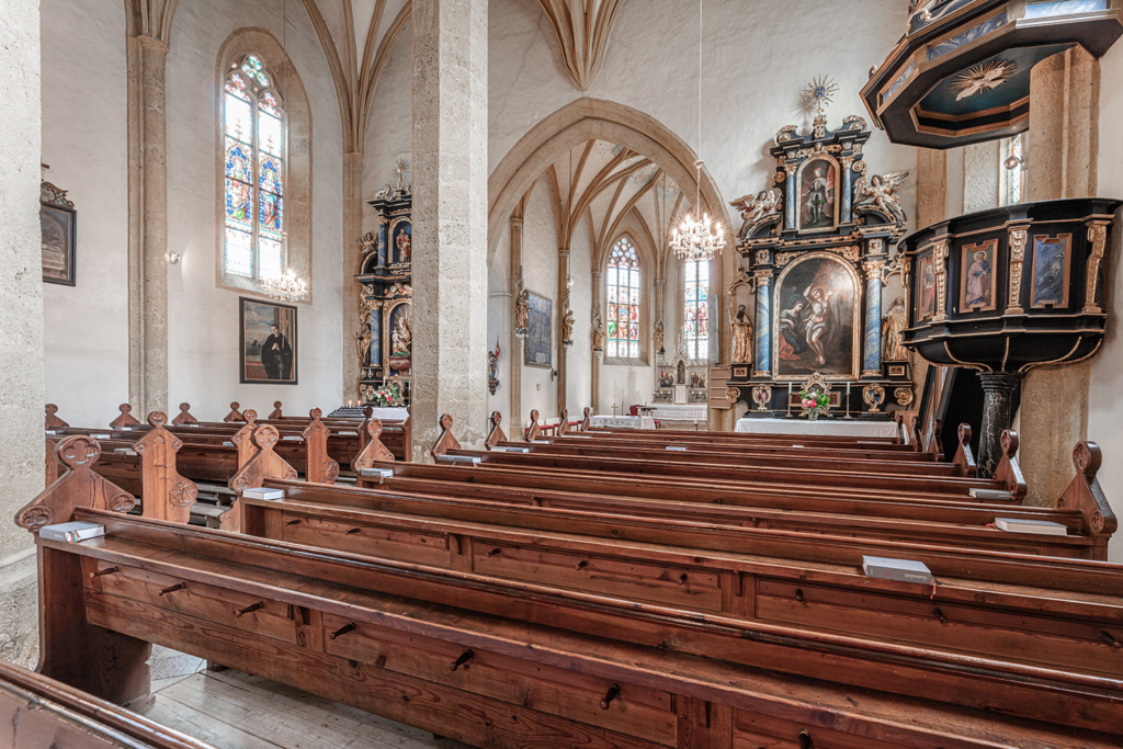 Pfarre Kammern, Bankreihen der Kirche